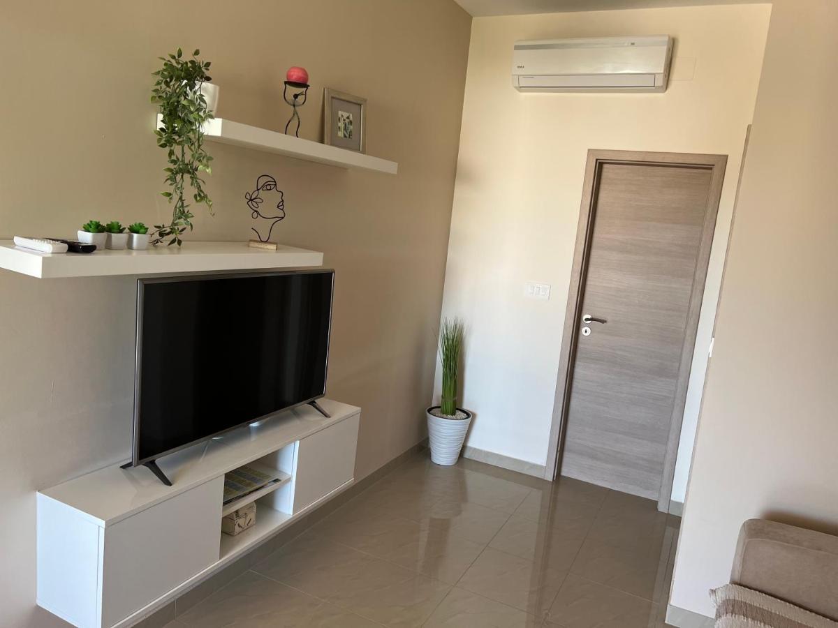 Apartmani Nina I Niko Ugljan Phòng bức ảnh