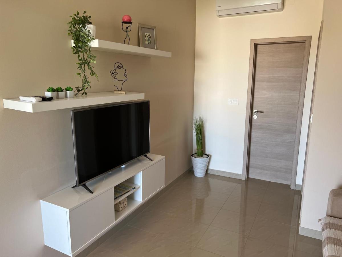Apartmani Nina I Niko Ugljan Phòng bức ảnh