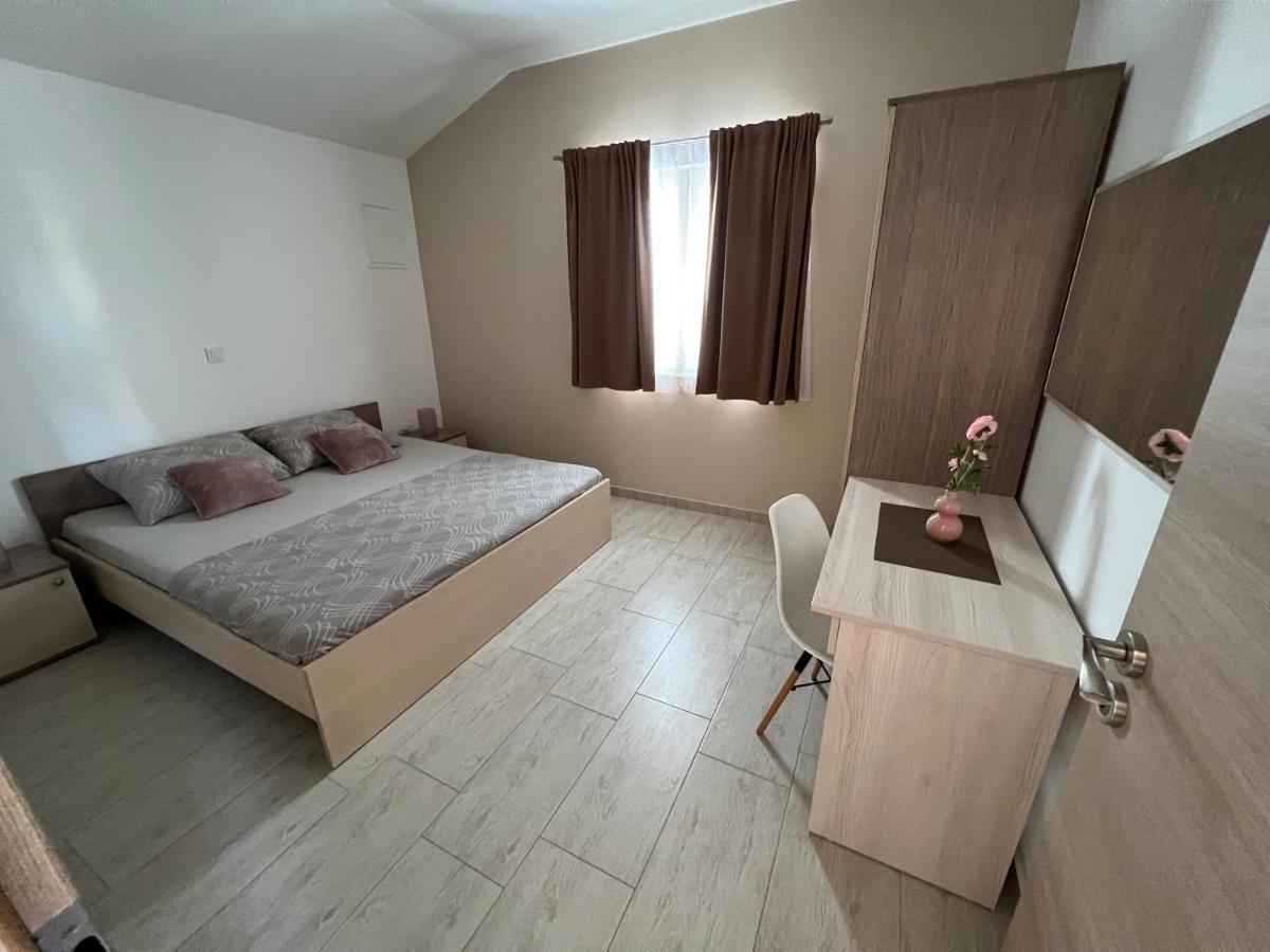 Apartmani Nina I Niko Ugljan Phòng bức ảnh