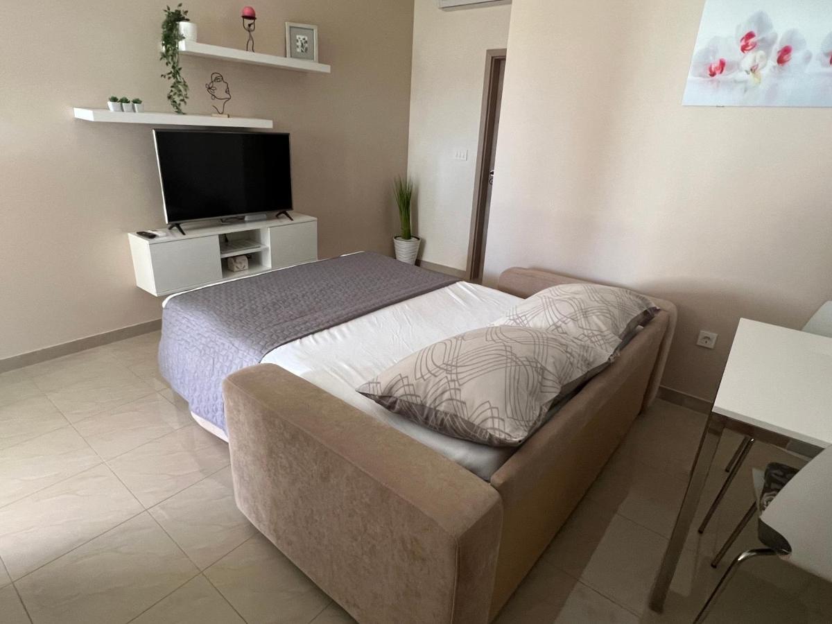 Apartmani Nina I Niko Ugljan Phòng bức ảnh