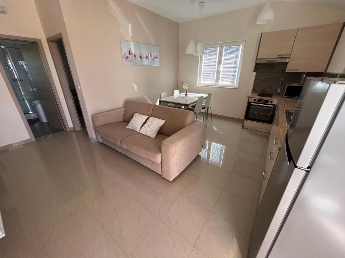 Apartmani Nina I Niko Ugljan Phòng bức ảnh
