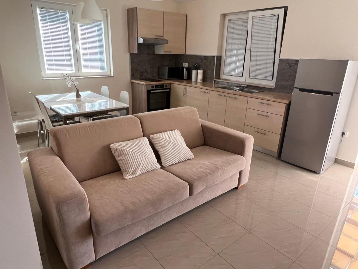 Apartmani Nina I Niko Ugljan Phòng bức ảnh