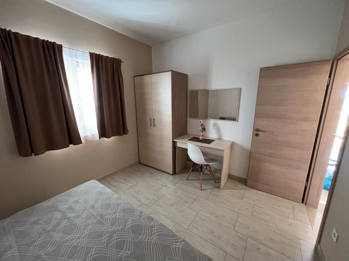 Apartmani Nina I Niko Ugljan Phòng bức ảnh