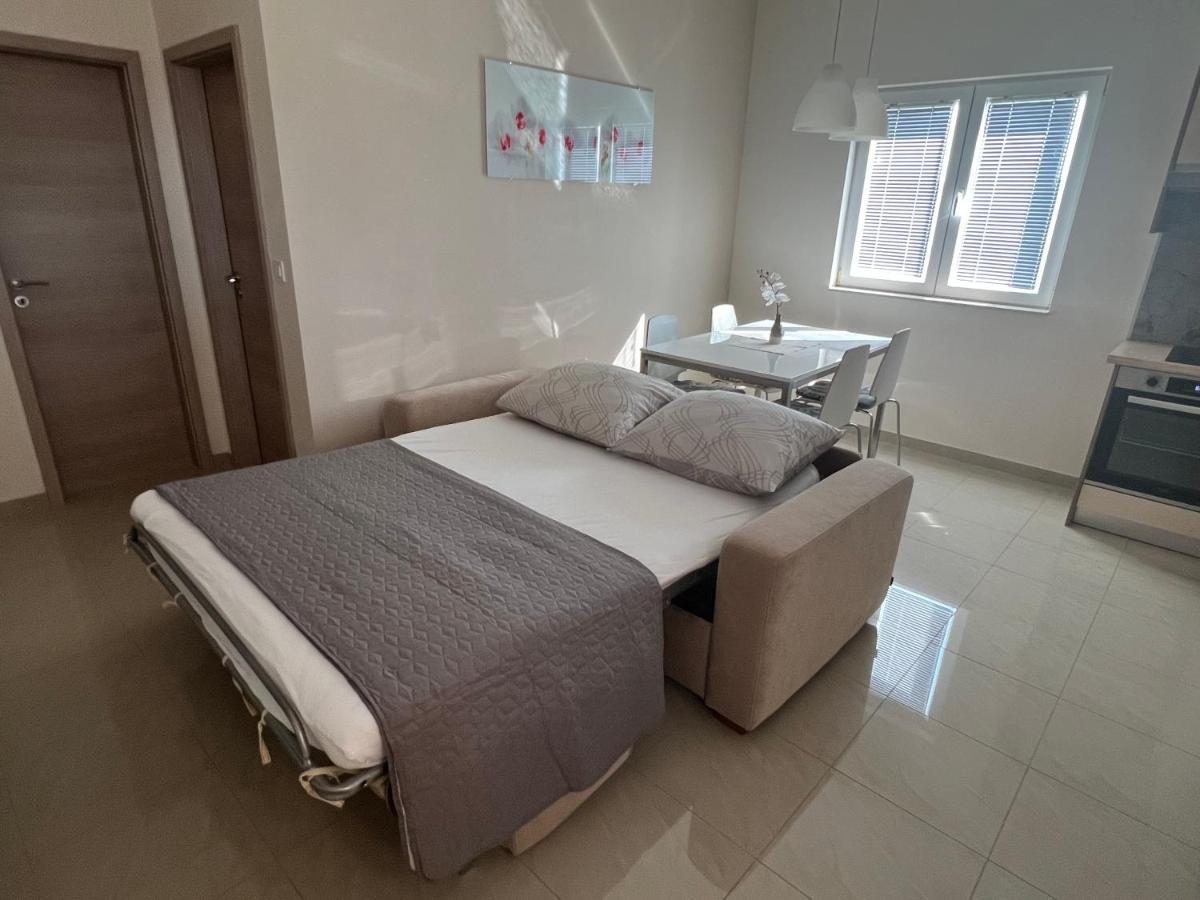 Apartmani Nina I Niko Ugljan Phòng bức ảnh