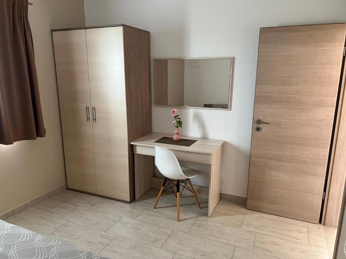 Apartmani Nina I Niko Ugljan Phòng bức ảnh